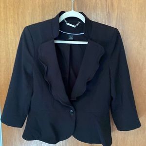 White House Black Market Black ruffled lapel edges lined blazer 3/4 sleeves Sz 8